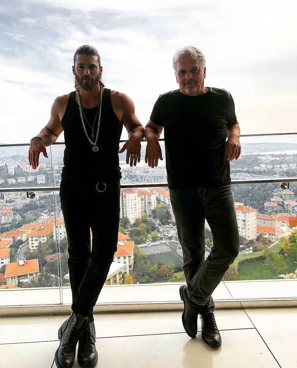 Can Yaman a sărbătorit ziua de naştere a tatălui&nbsp;său